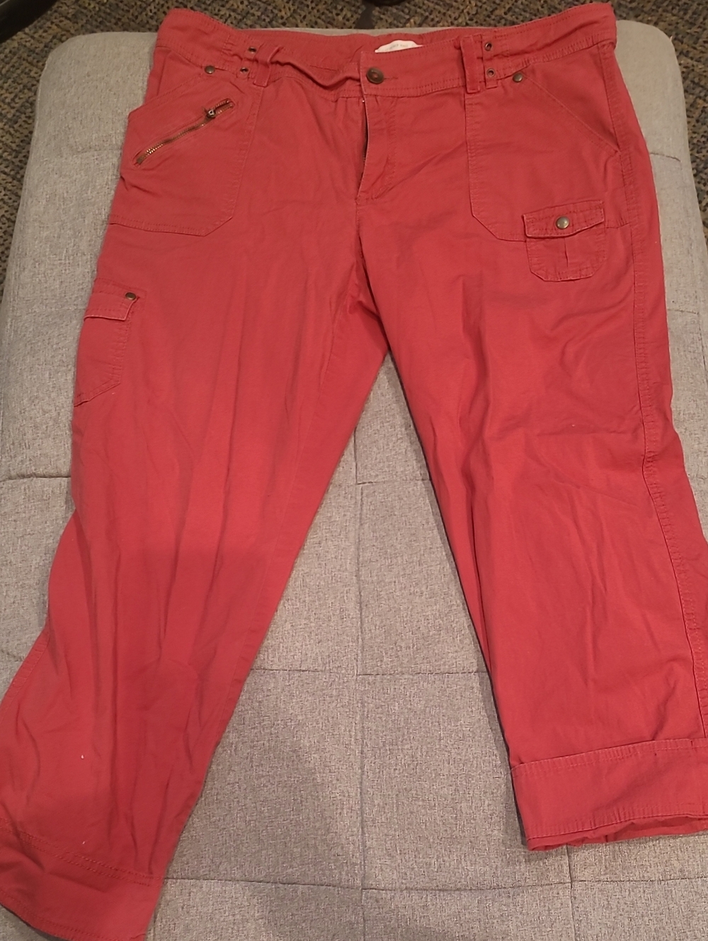 Women’s Coral Cargo Capris with Utility Pockets